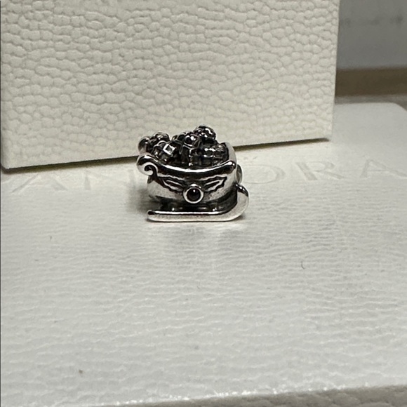 Pandora great shape Santa’s sleigh Christmas red garnet crystals s925 ale charm - Picture 3 of 4